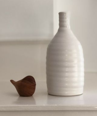 Jonathan Adler Pottery Barn Ceramic Vase White 7 " Peru Ata Ribbed Bud Vase