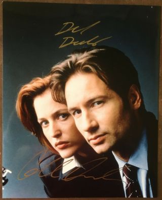 " X - Files " Autographed Color Photo Signed By David Duchovny And Gillian Anderson