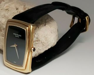 Patek Philippe Ref: 3732 Circa 1979 Men ' s Rectangular Watch in 18 Kt Yellow Gold 2