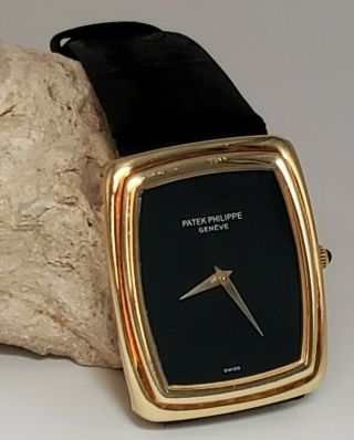 Patek Philippe Ref: 3732 Circa 1979 Men ' s Rectangular Watch in 18 Kt Yellow Gold 3