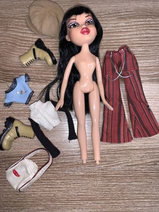Bratz Fashion Doll Express It Jade With Clothes,  Shoes And Accesories