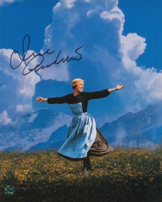 Julie Andrews 8 X 10 Autographed Photo Actress Singer Author Sound Of Music