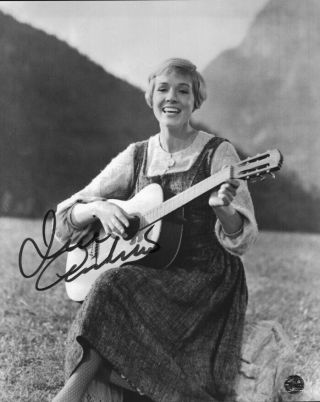 Julie Andrews 8 X 10 Autographed Photo Actress Singer Author Sound Of Music
