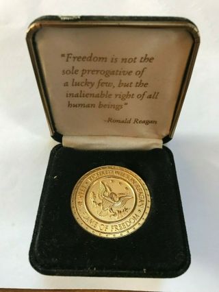 Ronald Reagan Eternal Flame Of Freedom Medal Uni - Face Medal