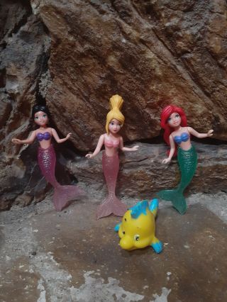 2010 Mattel - Disney The Little Mermaid Polly Pocket Ariel 2 Sisters & Flounder