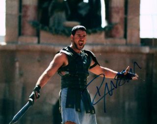 Russell Crowe Autographed 8x10 Pic Signed Photo And