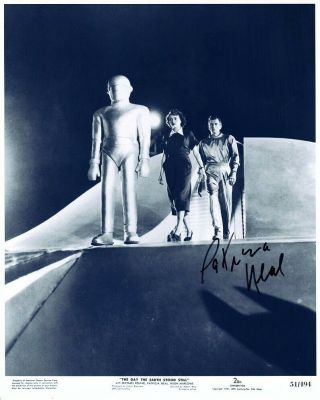 Patricia Neal Signed Day The Earth Stood Still 8x10 W/ Gort Spaceship Klaatu