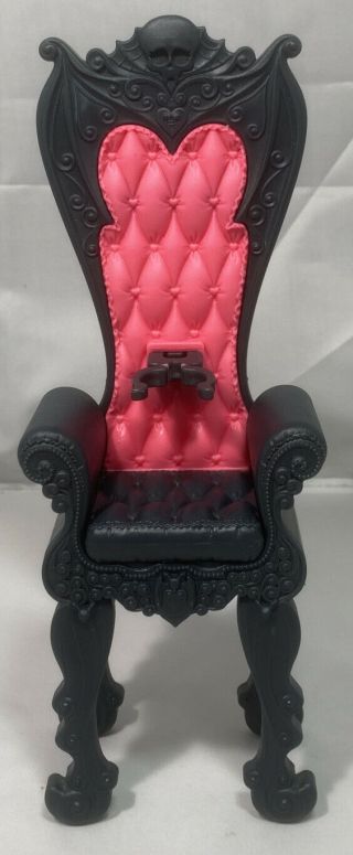 Monster Deadluxe High School Castle Throne Chair Draculaura Pink Black With Clip