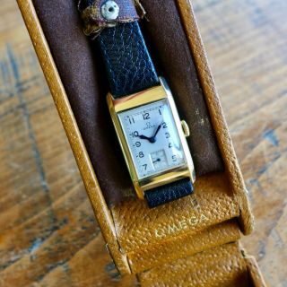A Stunning Gents Vintage 1930s Omega 18ct Solid Gold Rectangular Wristwatch