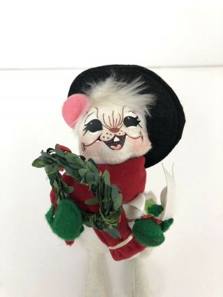 Annalee Christmas 2009 Mobility Doll 6” Yuletide Mouse Holding Christmas Wreath