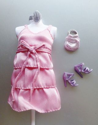 Barbie Fashion Fever 2004 Pink Ruffle Dress Outfit & Accessories