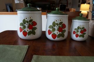 Mccoy Pottery " Strawberry Country " Set Of 3 Canisters Euc Vintage Green Lids