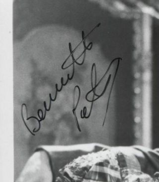 Bernadette Peters Signed 8x10 Photo Autographed Vintage Photograph AUTO Annie 2