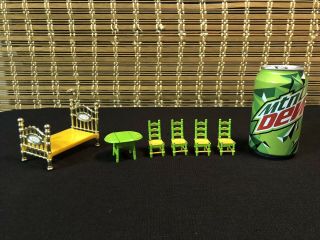 1980 Mattel The Littles Dollhouse Furniture Die - Cast Metal Bed Table & 4 Chairs