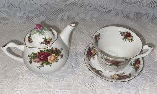 Old Country Roses Royal Albert Personal Tea Pot And Cup And Saucer 1962