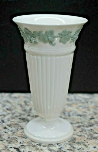 Wedgwood Of Etruria Barlaston Embossed Queensware Vase 6.  75” Green Grape Design