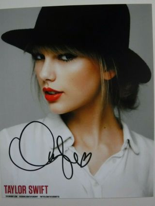 Taylor Swift Signed Photo (wearing Hat)