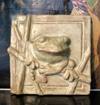 Vintage Janet Ontko Pottery Clay Forms Green Tree Frog Bamboo Plaque 7.  5” Tile