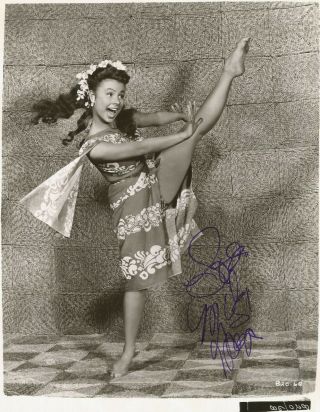Mitzy Gaynor - Signed 8x10 Dancing Photo - Powerful Talented Performer