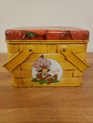 1980 Cheinco Strawberry Shortcake Tin Picnic Basket Lunch Pail Box Lunchbox