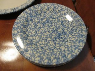 2 Gerald Henn Roseville Pottery Blue And 2 Red Spongeware 10 " Dinner Plates