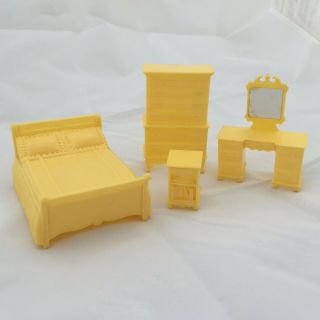 Vintage Marx Plastic Dollhouse Furniture Bedroom Set Yellow