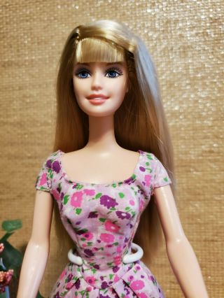 Barbie Blonde In Very Summery Dress She Comes With An Extra Outfit Shoes And Bag