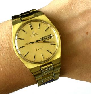 Classy Vintage Omega Automatic Geneve Day Date 1022 Gold Tone Mens Watch Runs