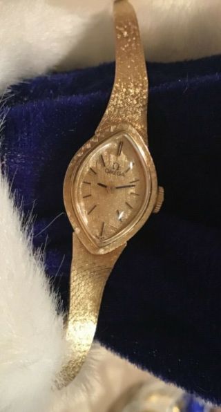 Vintage Omega 14k Solid Yellow Gold Ladies Wind Up Watch Running 17.  6 Grams