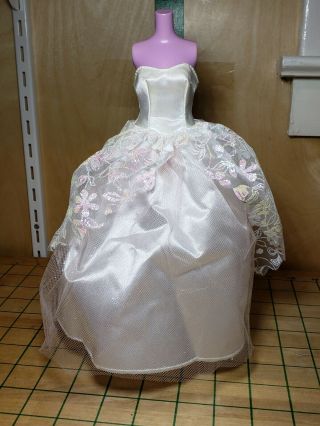Barbie White Gown/wedding Dress W/glittery Floral Tule Sweetheart Neck
