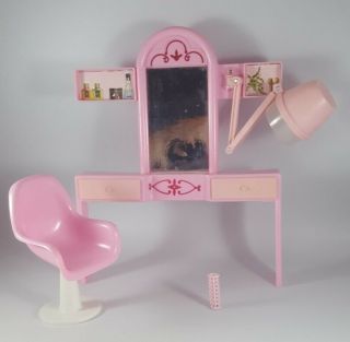 Vintage 1983 Barbie Arco Fashion Doll Beauty Salon Play Set