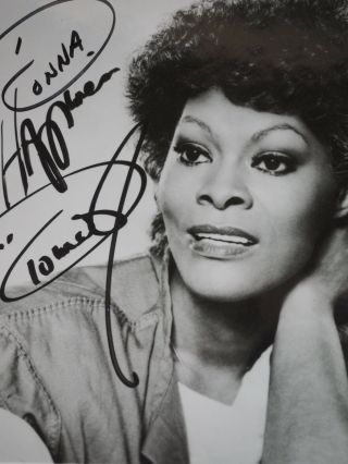 Dionne Warwick Autographed Photo Black & White Photo 8 " X 10 "