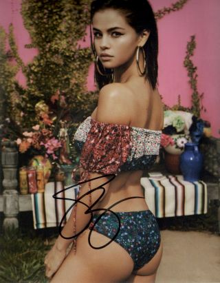 Actress/singer Selena Gomez Hand Signed Autographed 8x10 Photo W/