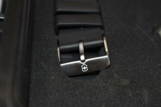 Victorinox Men ' s I.  N.  O.  X.  Carbon Paracord Strap Quartz Watch Carbon Watch 241776 4