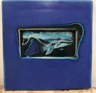 Signed 2000 Michael Cohen Studio Ceramic Cobalt Blue Wall Tile/hot Plate Whale