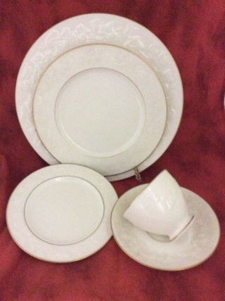 Noritake Ivory China Halls Of Ivy Gold - 5 Piece Dinner Place Setting 7341