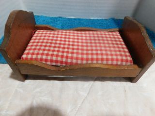 HELLO DOLLY MINIATURE DOLLHOUSE FURNITURE SINGLE BED 2
