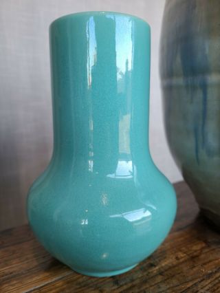 Bauer Pottery Fred Johnson Los Angeles Hand Thrown Turquoise Hi Fire Blue Vase