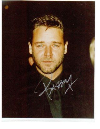 Russell Crowe Signed 8x10 Color Photo.