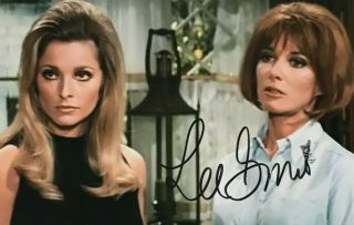 Lee Grant Signed Autographed Photo.  Sharon Tate.  Valley Of The Dolls.  Shampoo.