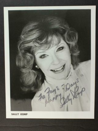 Actress Sally Kemp (1933 - 2017) (dallas) Autograph 8 X 10 Photo