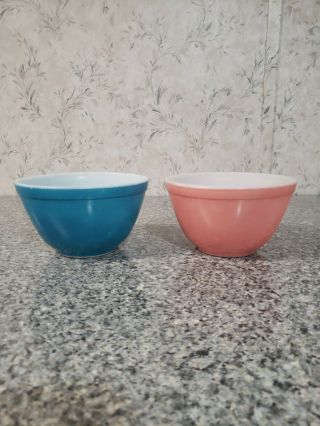401 Vintage Pyrex Primary Blue And Pink Mixing Nesting Bowls 1 1/2 Pt Set Of 2
