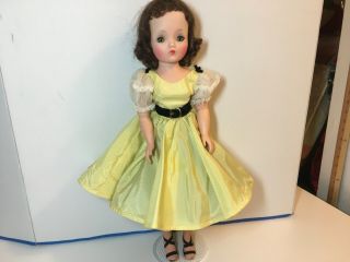 Vintage 1955 Madame Alexander Cissy Doll In Tagged Puffed Sleeve Taffeta Dress