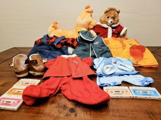 Vintage Teddy Ruxpin W/grubby,  5 Outfits,  4 Books,  Cassettes,  And Linking Cord