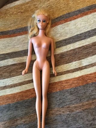1960 blue eyeliner blond ponytail Barbie 4 plus case and accessories 2