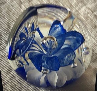 Dynasty Gallery Heirloom Collectibles Vintage Glass Paperweight Blue Flower 2