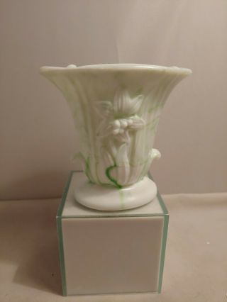 Akro Agate Glass Lily Daffodil Vase 658 Made In Usa White Green Swirl Marbled