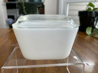 Vintage White Pyrex 501 B 1.  5 Cup Refrigerator Dish With Lid