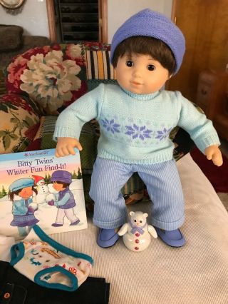 AMERICAN GIRL BITTY TWIN BOY RARE ISLE SWEATER SET,  EXTRA OUTFIT,  BOOK,  SNOWMAN 3