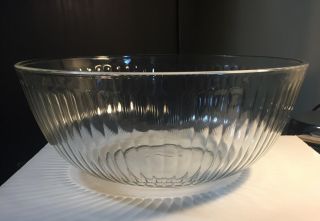 Pyrex 7404 - S Ribbed Clear Glass Mixing Bowl 4.  5 Quart 4.  5 Liter Made In Usa